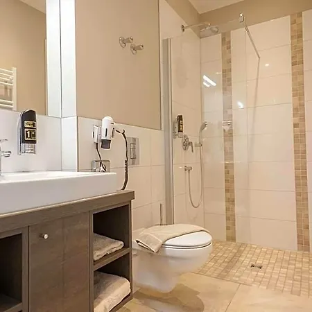 Ostseehotel Warnemuende מלון 4*